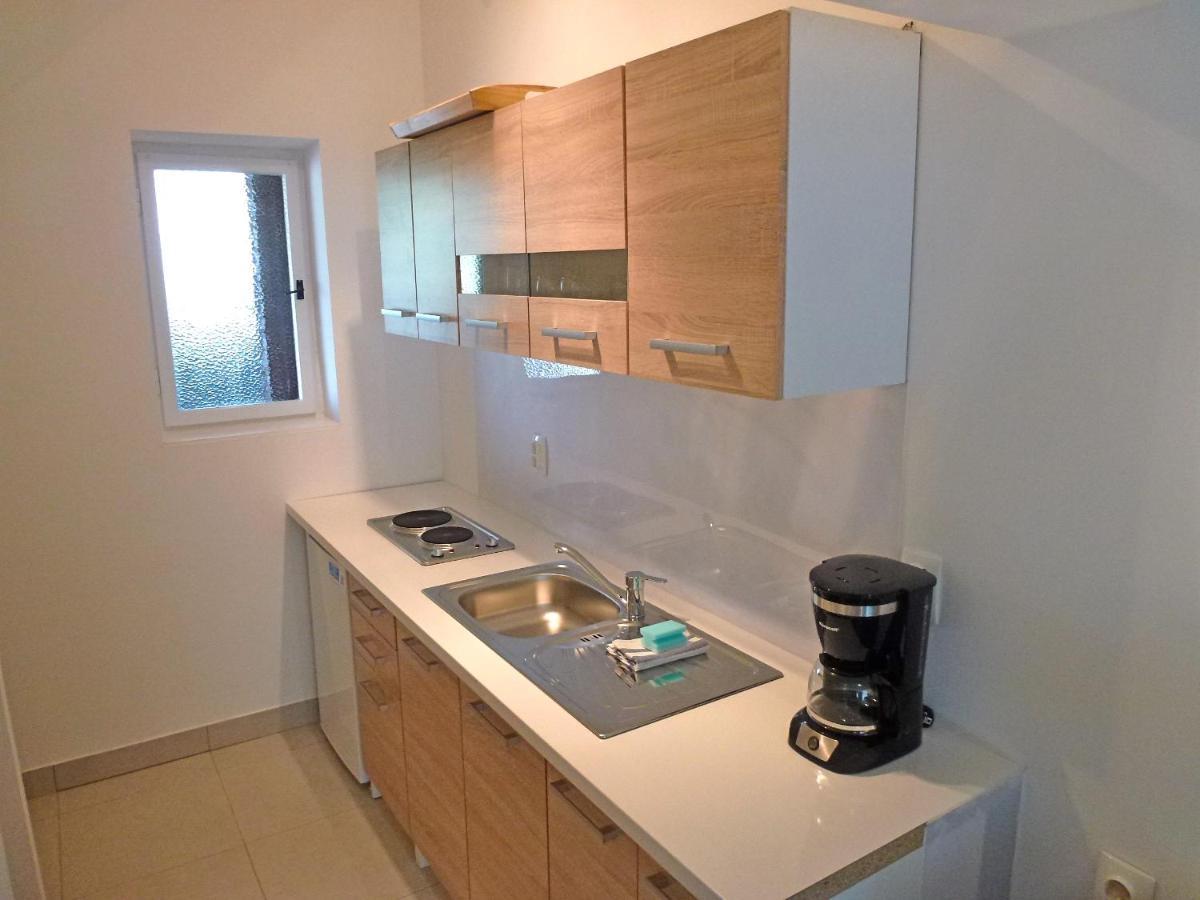Apartment Ruza Njivice Exterior photo