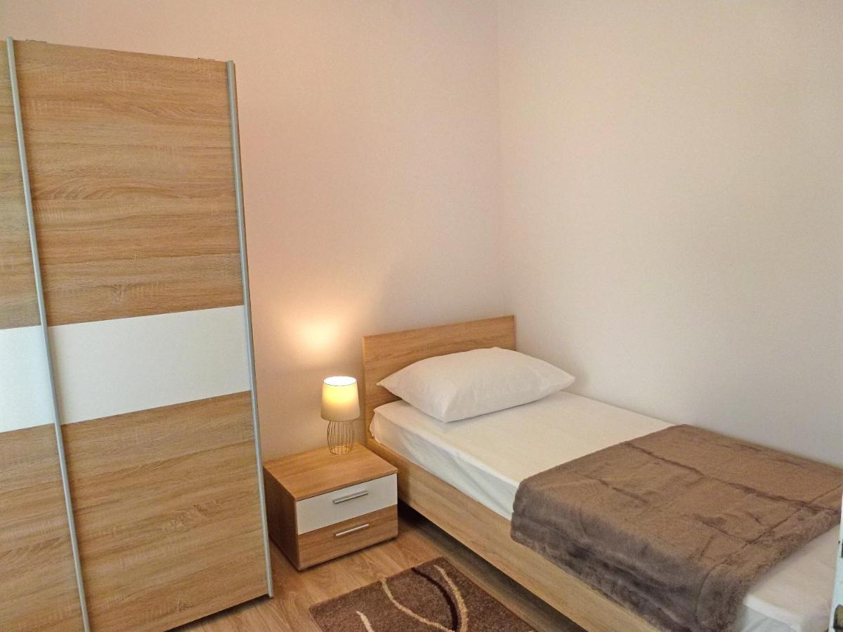 Apartment Ruza Njivice Exterior photo